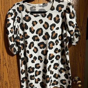 Leopard Print Puff Sleeve Top